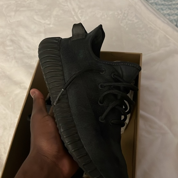 YEEZY 350 - Picture 3 of 10